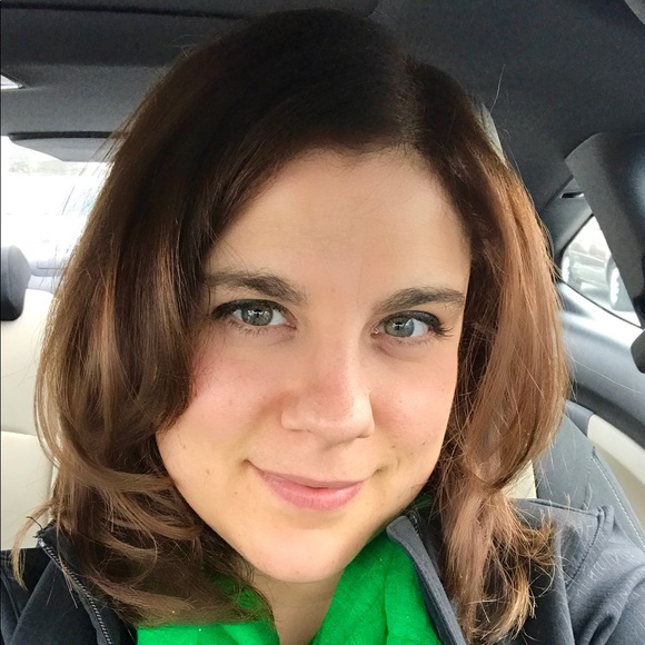 Meet your Posher, Courtney - Picture 2 of 2